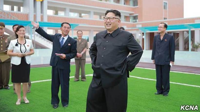 Gaya Busana Kim Jong Un Tak Boleh Ditiru Warga Korut Biasa
